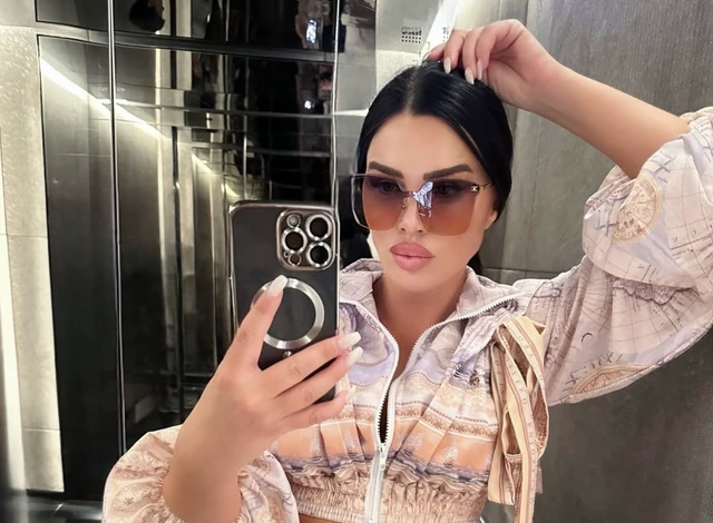 OD PTICE MLEKO! Stanija Dobrojević pokazala kako proslavlja Badnji dan, BRAT Sani pali tamjan, vrte česnicu pred punom TRPEZOM (FOTO)