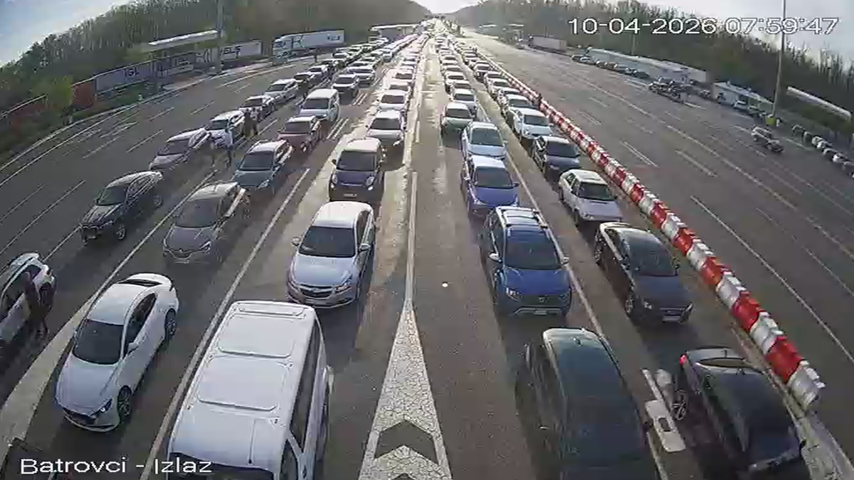 (FOTO)  HAOS NA GRANICAMA NA VELIKI PETAK Ljudi izlaze iz vozila, koloni se NE VIDI kraj: Ovo pravilo važi od danas i sada je sve jasno: Kolaps TEK POČINJE!