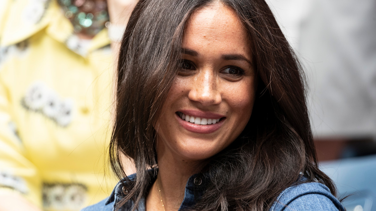 Meghan Markle twierdzi, że jej piękne rzęsy to zasługa odżywki. Jest dostępna również w Polsce