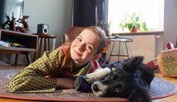 Gwiazdy nowej polskiej komedii apelują: Nie strzelajcie w sylwestra!