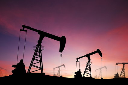 OPEC i sojusznicy zredukują wydobycie ropy, by zapobiec dalszym spadkom cen
