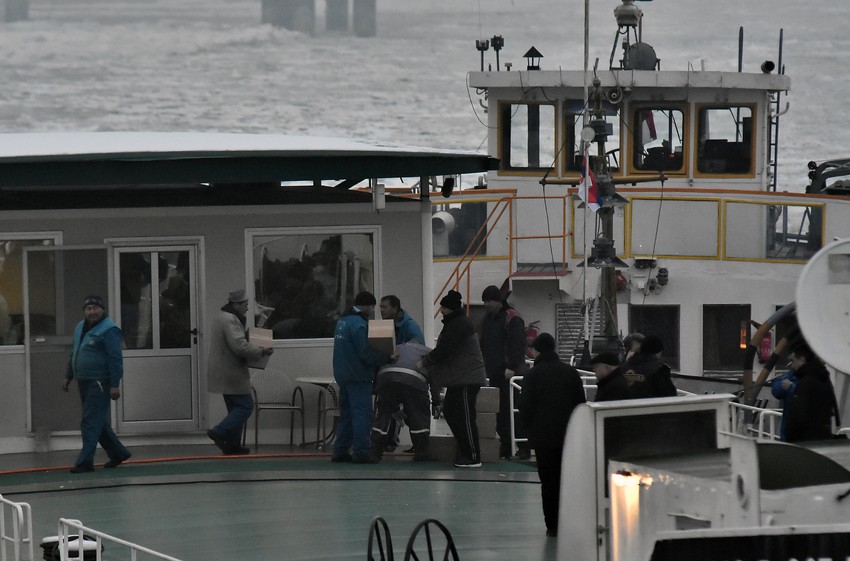 Posadi ledolomaca obezbeđene neophodne namirnice i prenoćište
