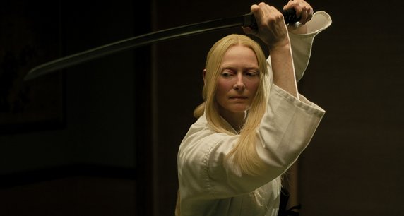 Tilda Swinton jako Zelda Winston w filmie "Truposze nie umierają" (2019)