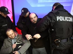 Posłanka PO krytykuje policję za akcję w PKW: Skandaliczne zdarzenie