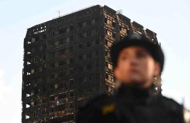 Spalony wieżowiec Grenfell Tower EPA FACUNDO ARRIZABALAGA