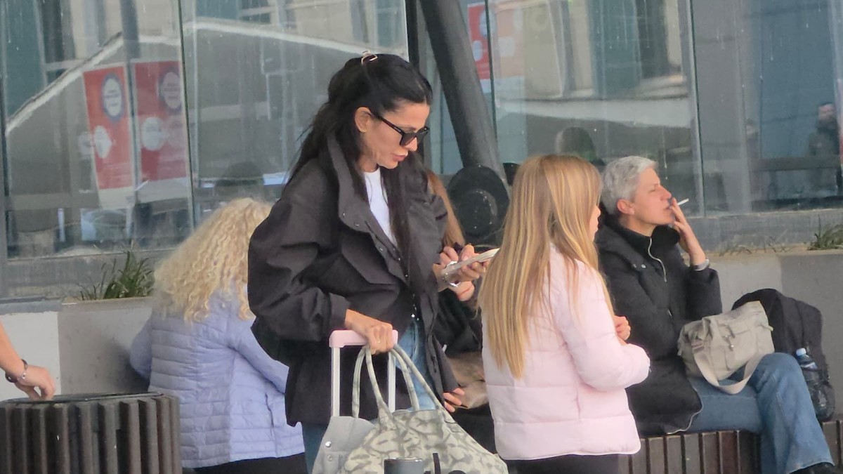 Aleksandra Jeftanović sa mužem i detetom