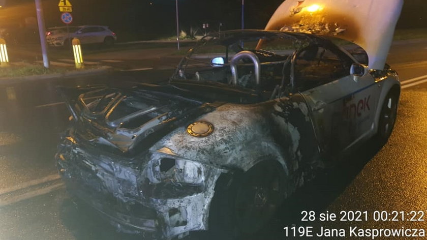 Na warszawskich Bielanach spłonęło Audi TT Cabrio. Jechało z przerażającą prędkością!