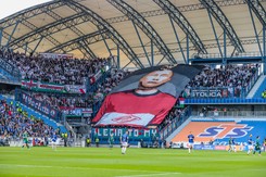 Kibice Legii 'powiesili' Putina na szubienicy. Nawet fani Lecha bili im brawo [WIDEO]