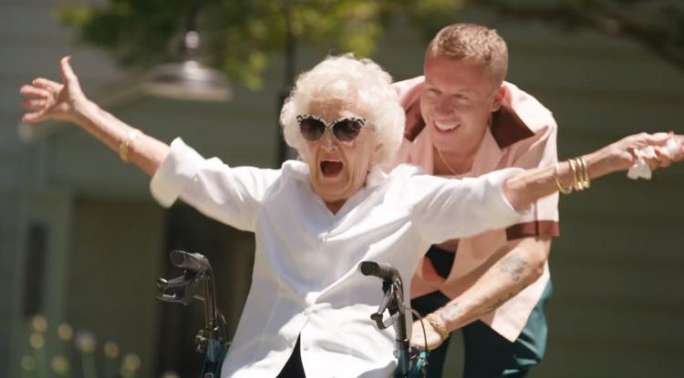 Macklemore és 100 éves nagymamája