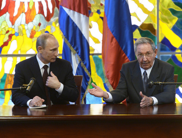 Raul Castro i Władimir Putin. Fot. EPA/ALEXEY NIKOLSKY / RIA NOVOSTI / KREMLIN POOL MANDATORY CREDIT