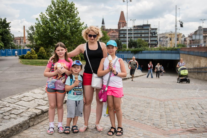 Agata Michalczyk (25 l.) z Wanessa (9 l.), Gabrysią (11 l.) i Stasiem (5 l.)