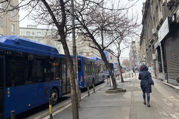 GUŽVA U CENTRU GRADA! Putnici izlaze iz vozila i pešače: Gazela u "MAGLI", evo gde je NAJKRITIČNIJE - Vozači OPREZ!