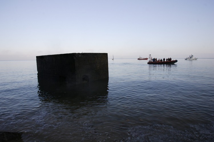 Operacja zepchnięcia schronu z klifu w Gdyni-Orłowie