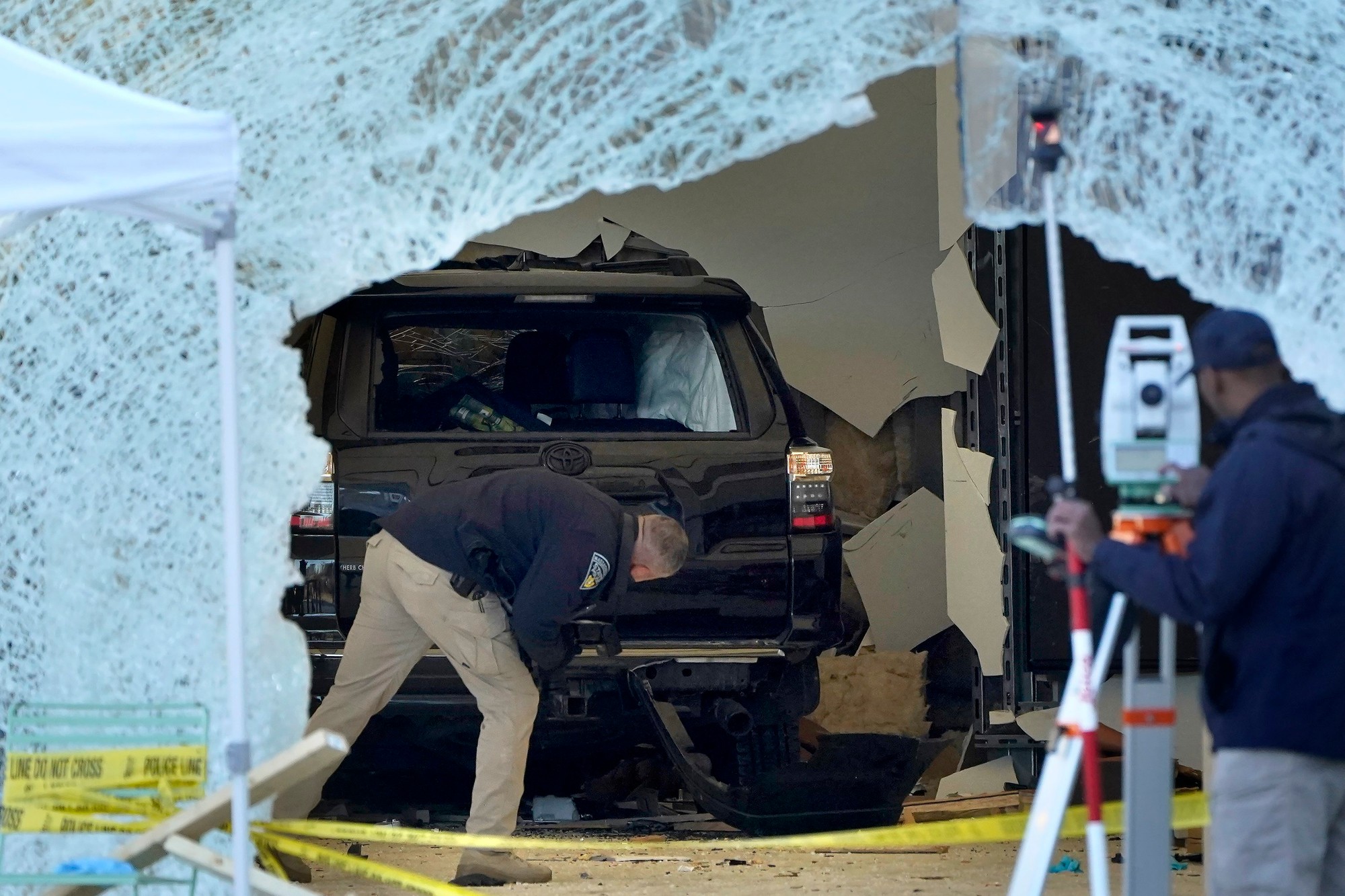 Polícia incident v meste Hingham aktuálne vyšetruje, ale zatiaľ neuviedla, či išlo o nehodu. 