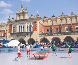 Teqball - czyli węgierska dyplomacja przy krzywym stole