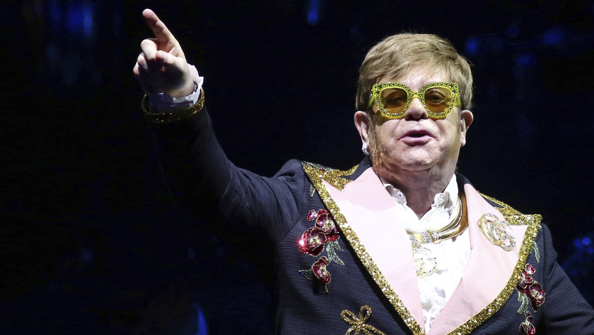 "Okulary, homoseksualizm, klub piłkarski z Watford, napady histerii i kwiaty", w ten sposób Elton John żartobliwie podsumował swoje życie w wywiadzie sprzed kilkunastu lat. "Muzyka też była całkiem fenomenalna", dodał skromnie. Brytyjski piosenkarz, który na całym świecie sprzedał kilkaset milionów płyt, zdobył Oskara za piosenkę z "Króla Lwa" i sześć nagród Grammy, wystąpi 4 maja w krakowskiej Tauron Arenie.