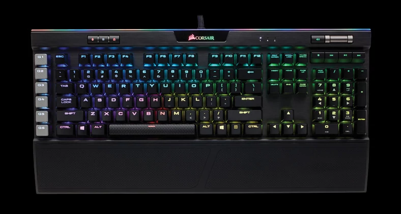 Flagowa kontrukcja firmy Corsair dostępna jest z kilkoma wersjami przełączników Cherry MX - Red, Blue, White, Black