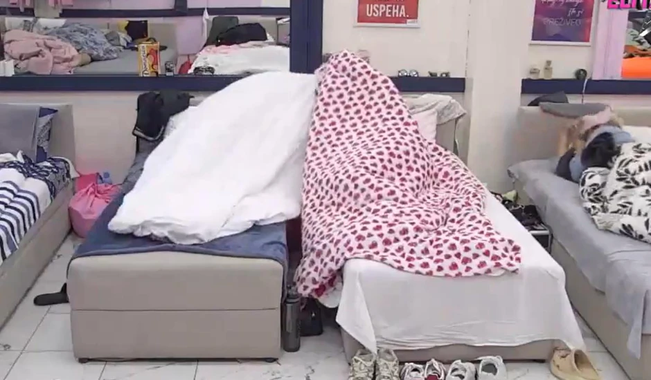 Asmin Durdžić i Mina Vrbaški ispod jorgana