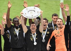 Duda i Morawiecki gratulują Lewandowskiemu. "Duma, dziękujemy, jesteś legendą"