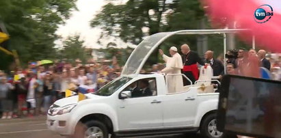 "Teraz mogę umrzeć". Wierna z Angoli powitała Franciszka łzami radości