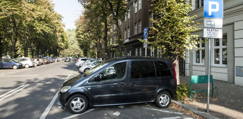 Za parking zapłacisz przez telefon