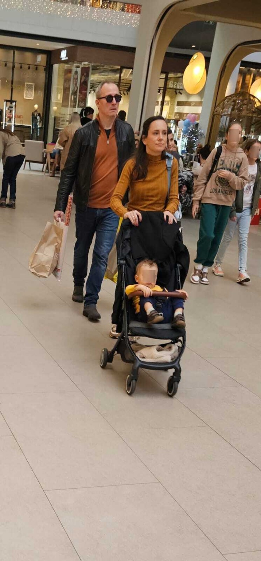 Miloš Timotijević sa suprugom i sinom