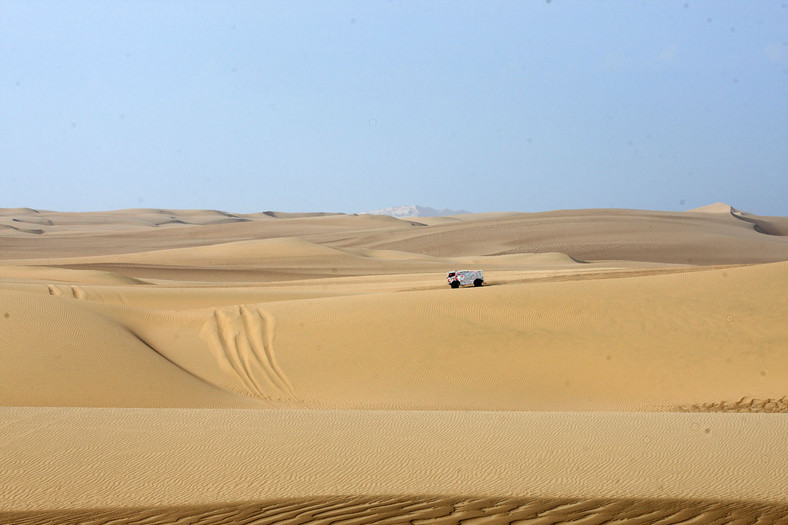 Dakar 2013: Hołowczyc zawiedziony, Sainz utknął na wydmach (2. etap, wyniki, galeria)