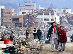 Japonia w gruzach dwa dni po tsunami