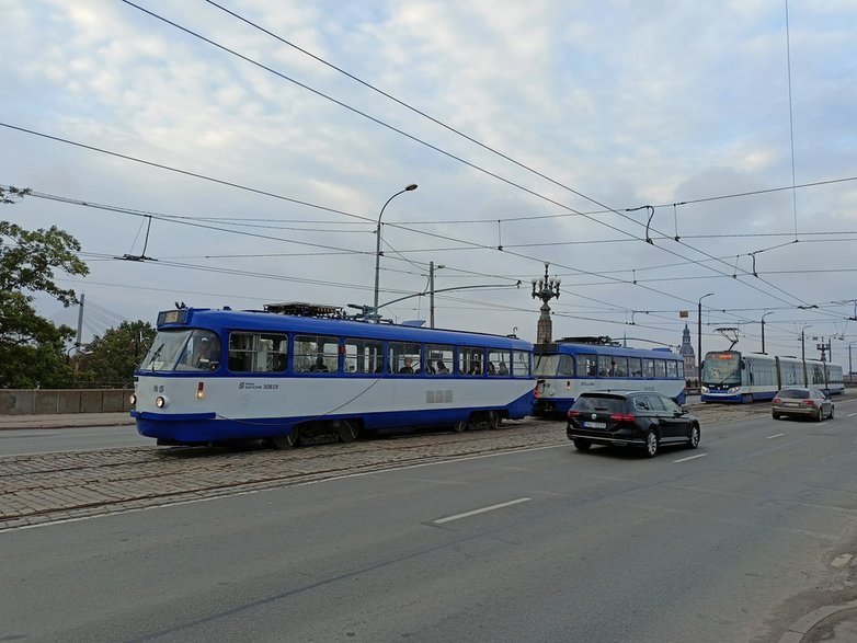 Tramwaje retro to również smaczek tego miasta. Oczywiście po mieście wożą pasażerów także nowoczesne składy.