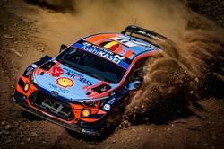 Kajetan Kajetanowicz prowadzi w WRC3 w Rajdzie Turcji