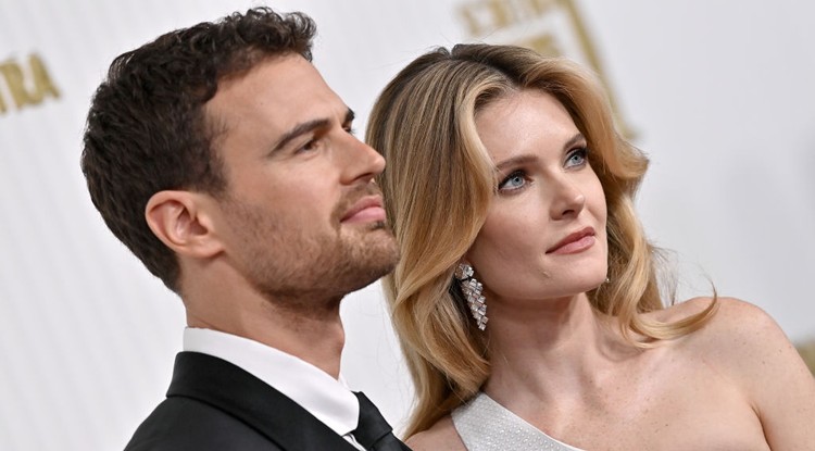 Theo James és Meghann Fahy a 2023-as SAG Awardson