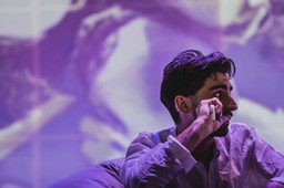 „Tata wiesza się w lesie”. Nowa odsłona spektaklu w Studio teatrgalerii