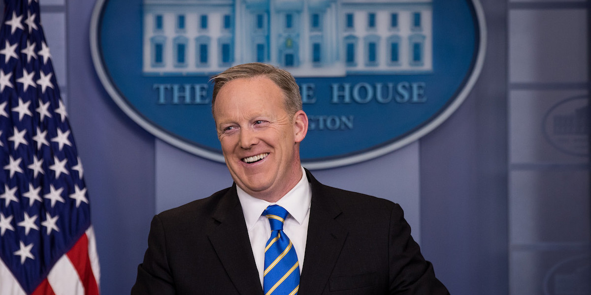 There's a 'fraternity' of former White House press secretaries that includes Sean Spicer