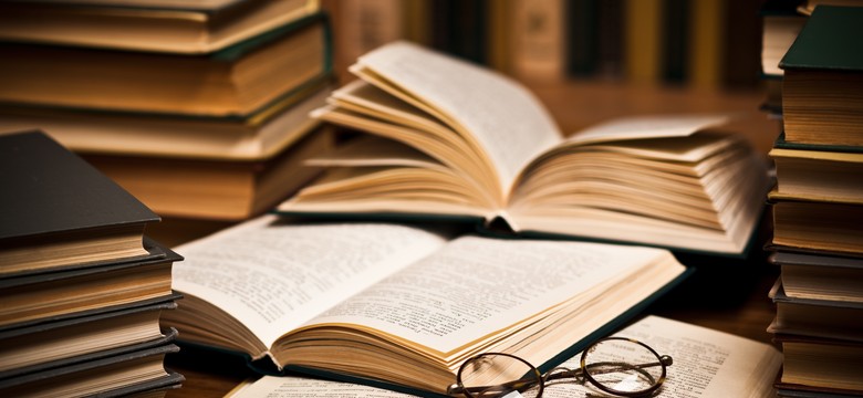 QUIZ. Arcydzieła literatury światowej. Dopasuj autora do powieści. 20/20 zdobędą tylko mole książkowe