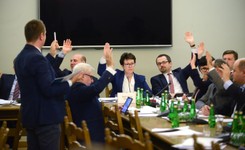 PiS: Pozostawiamy JOW-y w gminach do 20 tys. mieszkańców. Kadencja w samorządach wydłużona do 5 lat