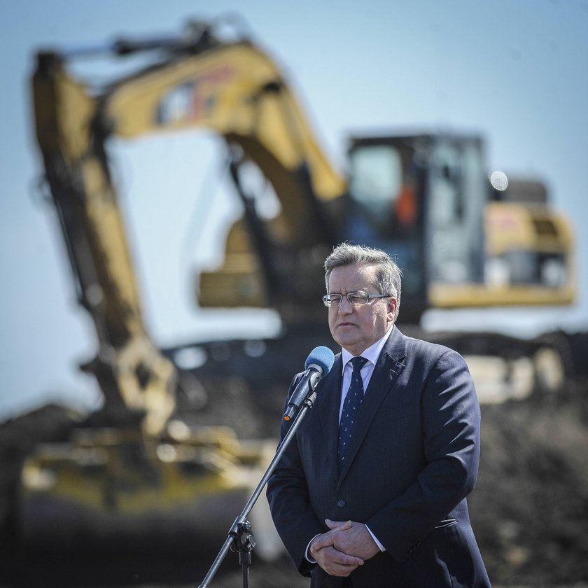 Komorowski obiecuje emeryturę po 40 latach pracy