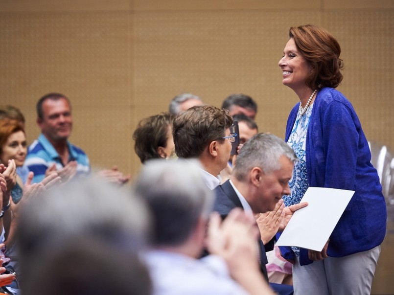 Stylizacja, w której pani marszałek pojawiła się w Gdańsku na konferencji programowej PO, była udana, jeśli chodzi o zestawienie kolorów (szczególnie latem połączenie bieli i niebieskiego świetnie się sprawdza), ale...