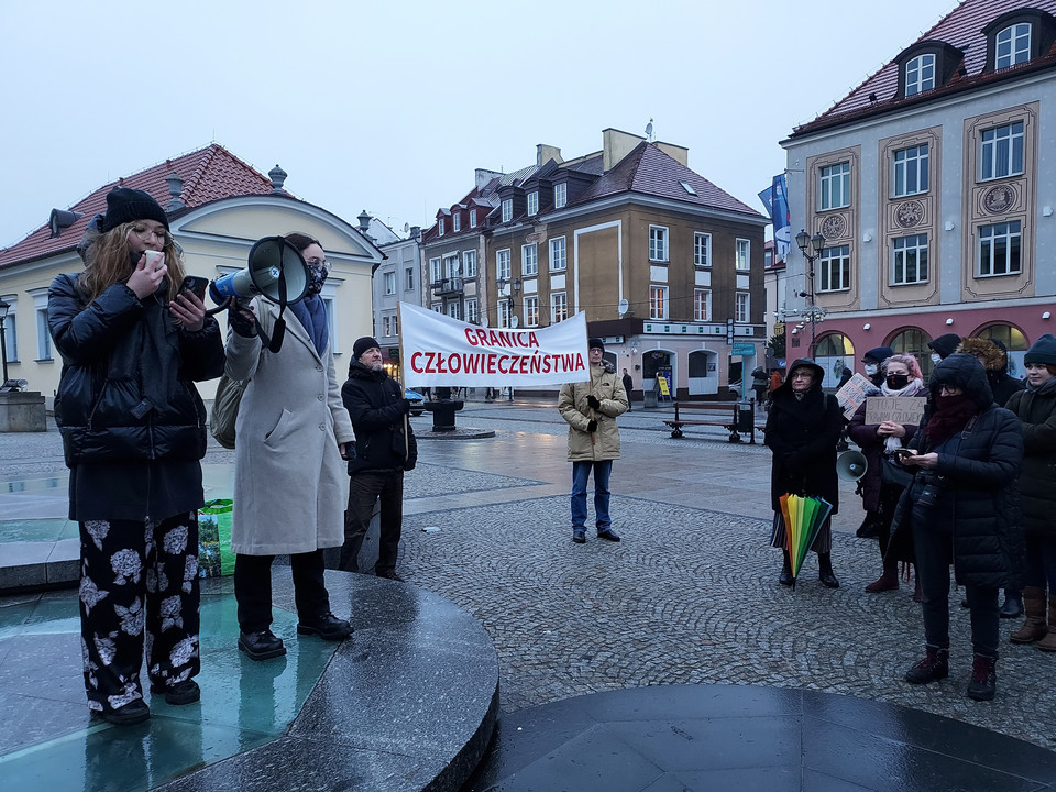 Młodzi z ruchu "Młodzież bez granic" protestowali pod hasłem "Nowy rok, stary kryzys" 