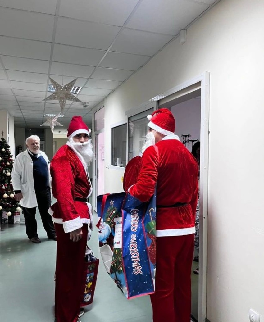 Pripadnici SAJ u Institutu za majku i dete