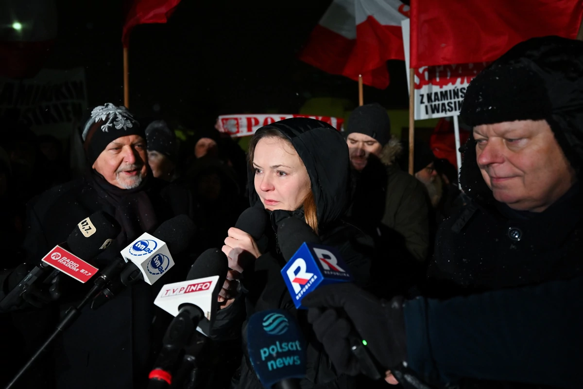  Protest przed aresztem w Radomiu. Mój mąż jest bohaterem. Będę go bronić do ostatniej kropli krwi