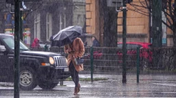 zbliża się groźny front atmosferyczny. rząd zwołuje odprawy kryzysowe