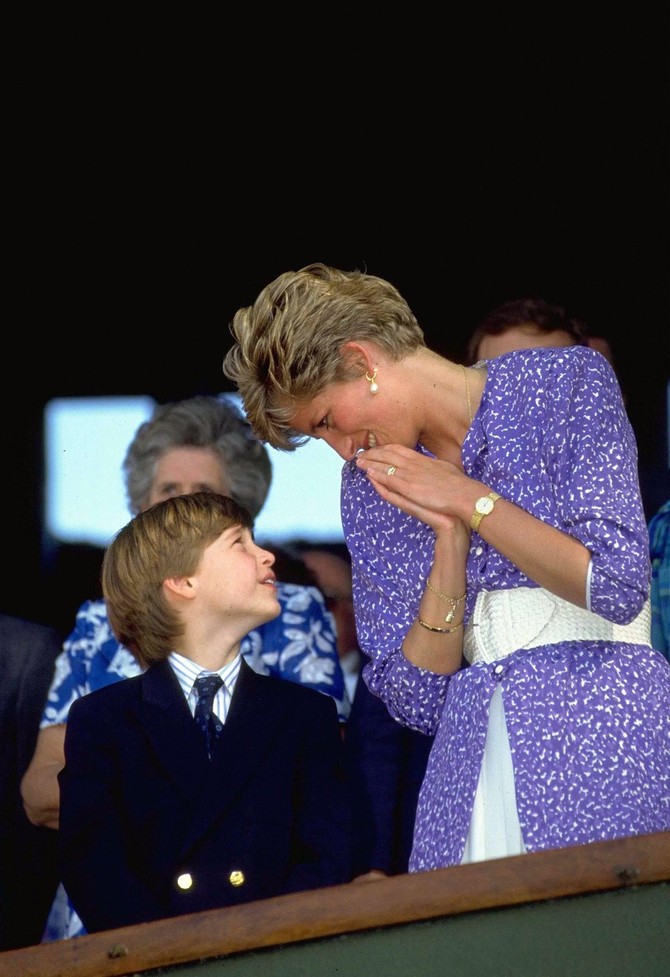 Princ Vilijam sa majkom, princezom Dajanom, u Kraljevskoj loži na Vimbldonu 1991. godine