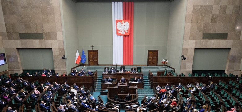 Loty posłów za 4,2 mln zł. Kto rekordzistą?