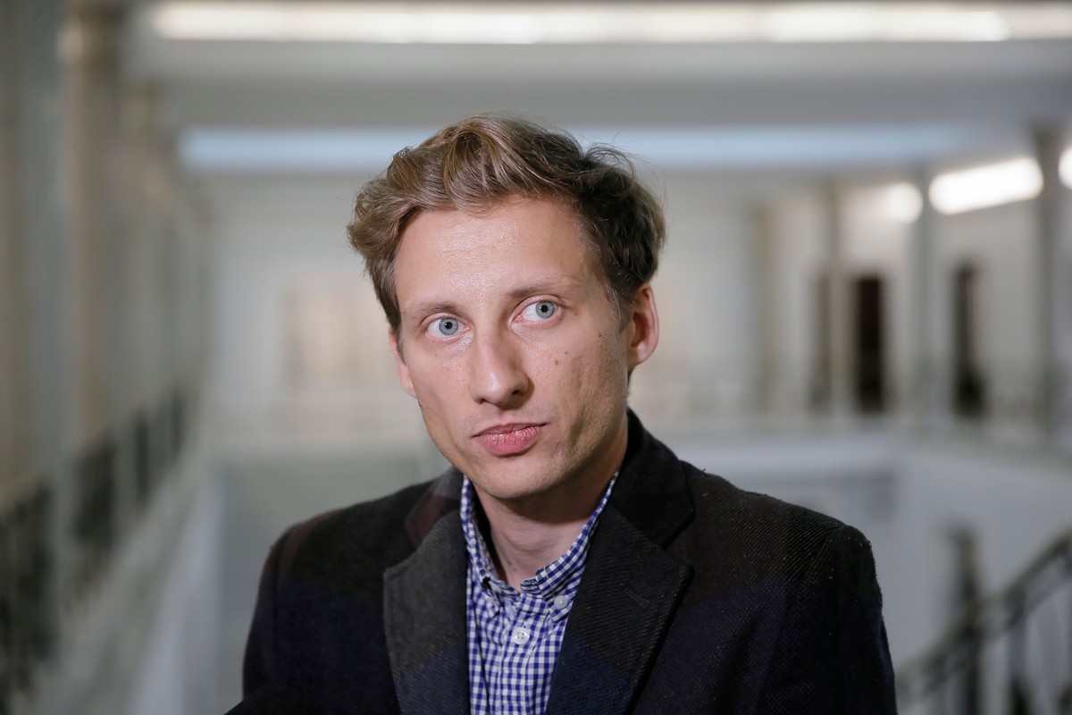 Warszawa, 23.10.2019. Poseł KO na Sejm IX kadencji Franciszek Sterczewski, 23 bm. w Sejmie. Rozpoczęło się dwudniowe szkolenie dla posłów, którzy zasiądą w Sejmie po raz pierwszy. (aldg) PAP/Leszek Szymański