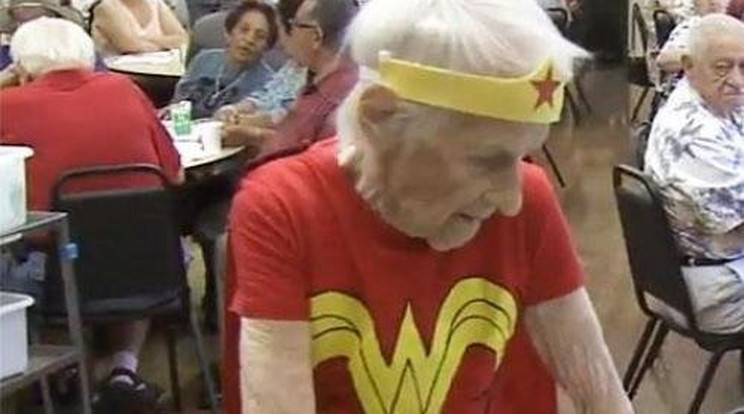 Hihetetlen! Elárulta titkát a 103 éves csodanő – videó!