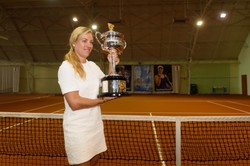 Angelique Kerber przywiozła do Polski puchar, który dostała za wygranie Australian Open