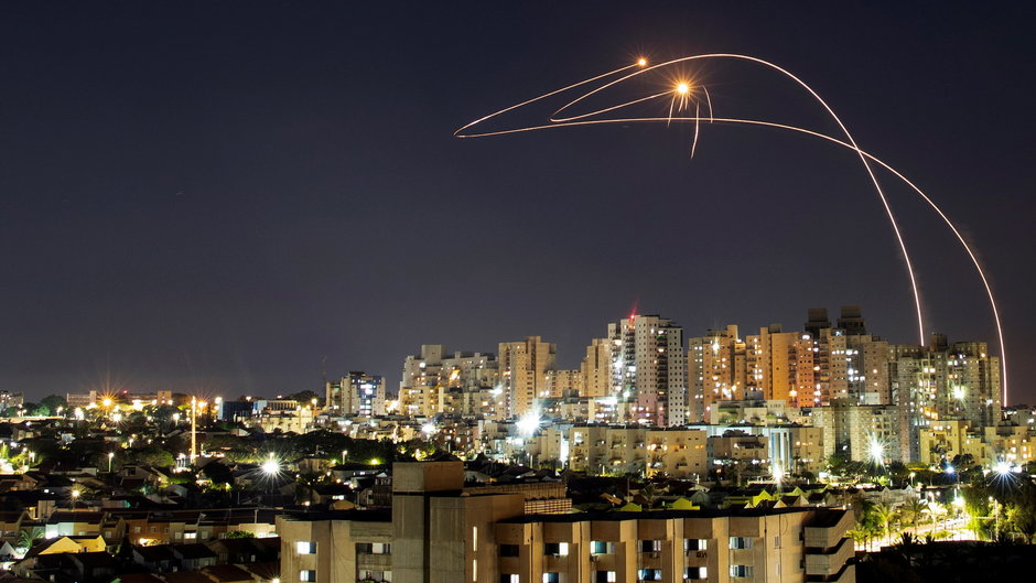 Pociski systemu Żelazna Kopuła przechwytują palestyńskie rakiety wystrzelone ze Strefy Gazy
