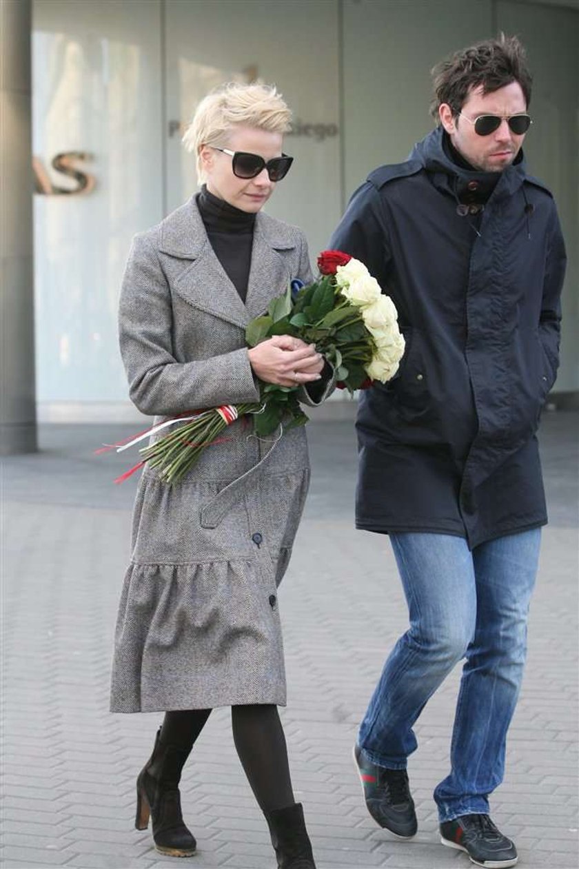 Małgorzata Kożuchowska, BArtek Wróblewski, rocznica smoleńska, kwiaty