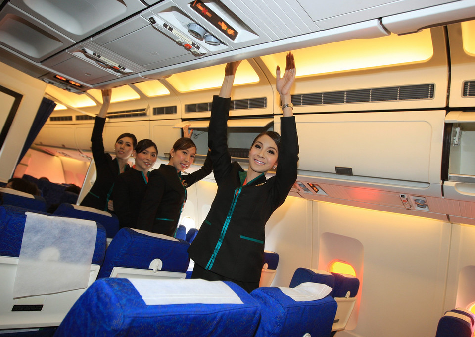 Transseksualiści pierwszy raz jako stewardessy