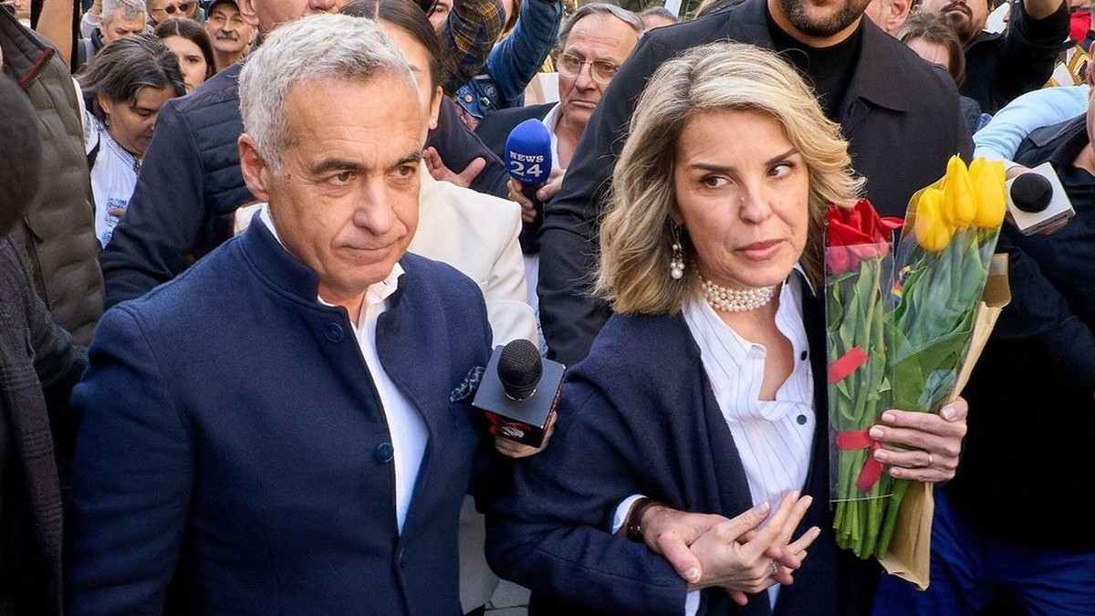 
Stenograme: Țara în care ar fi vrut să fugă Călin Georgescu. Ce vilă de lux dorea liderul suveranist și negocierile purtate - Euronews
